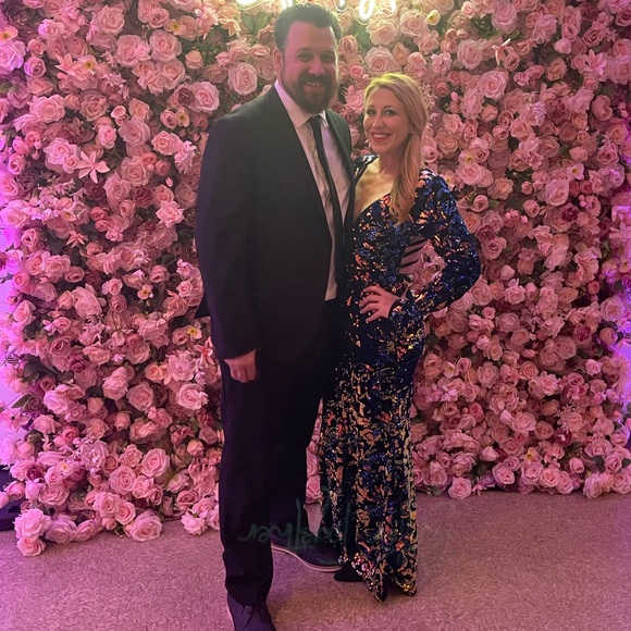 🆕Criss cross back sweetheart top long sleeve mermaid hem sequin gown - Picture 14 of 15